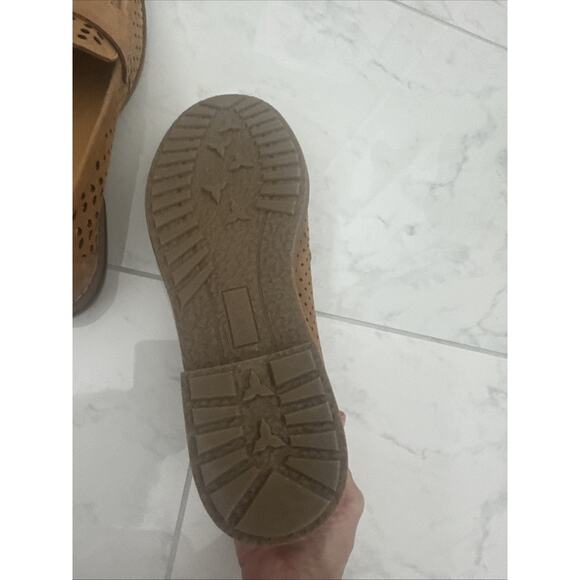 Earth Tan Brown 10 Perforated Leather Almond Toe Slip On Loafers - Picture 6 of 9